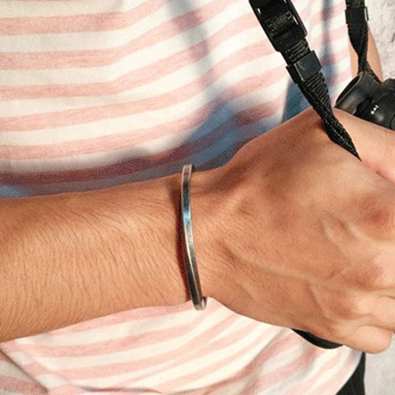 Pulseira Twisted Cuff